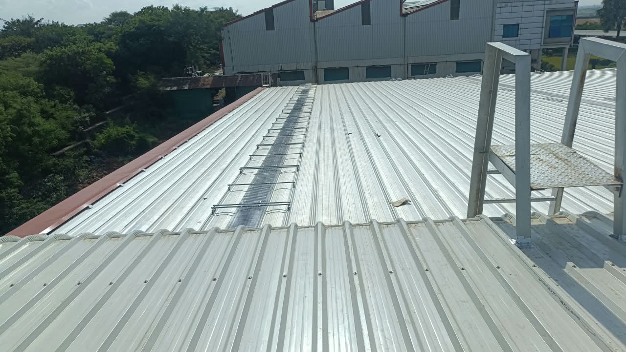 Kee Cover skylight protection on a PEB industrial roof
