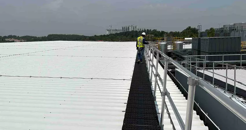 Rooftop Walkway With Aluminium Guardrail