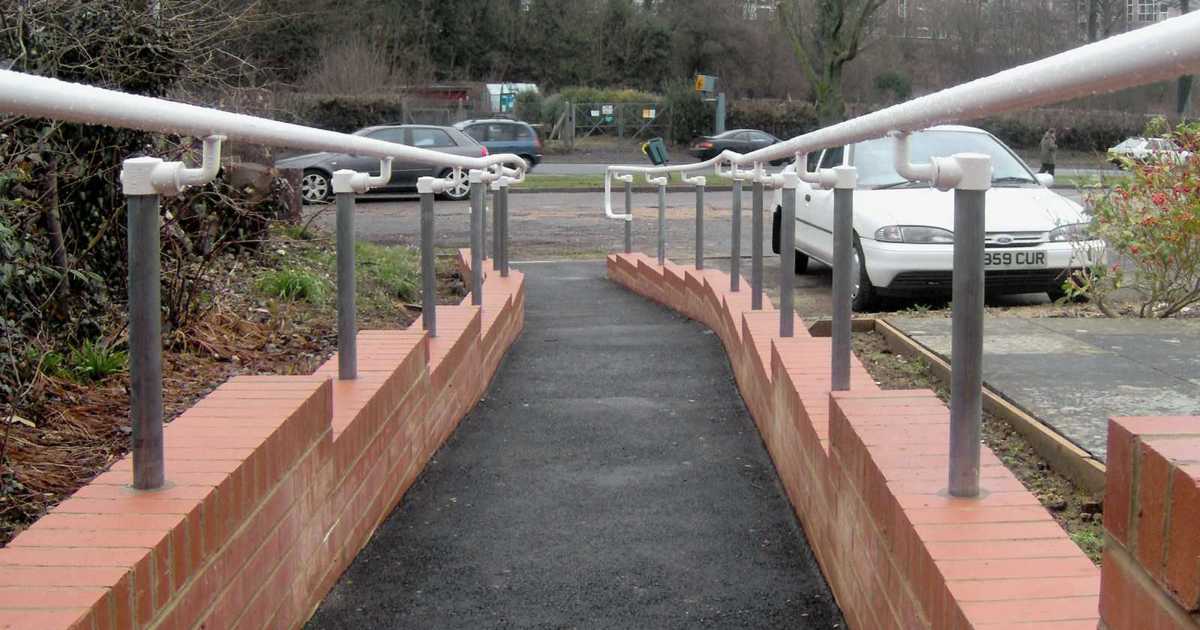 Kee Klamp® Access DDA Handrails Handrails Compliant with UK