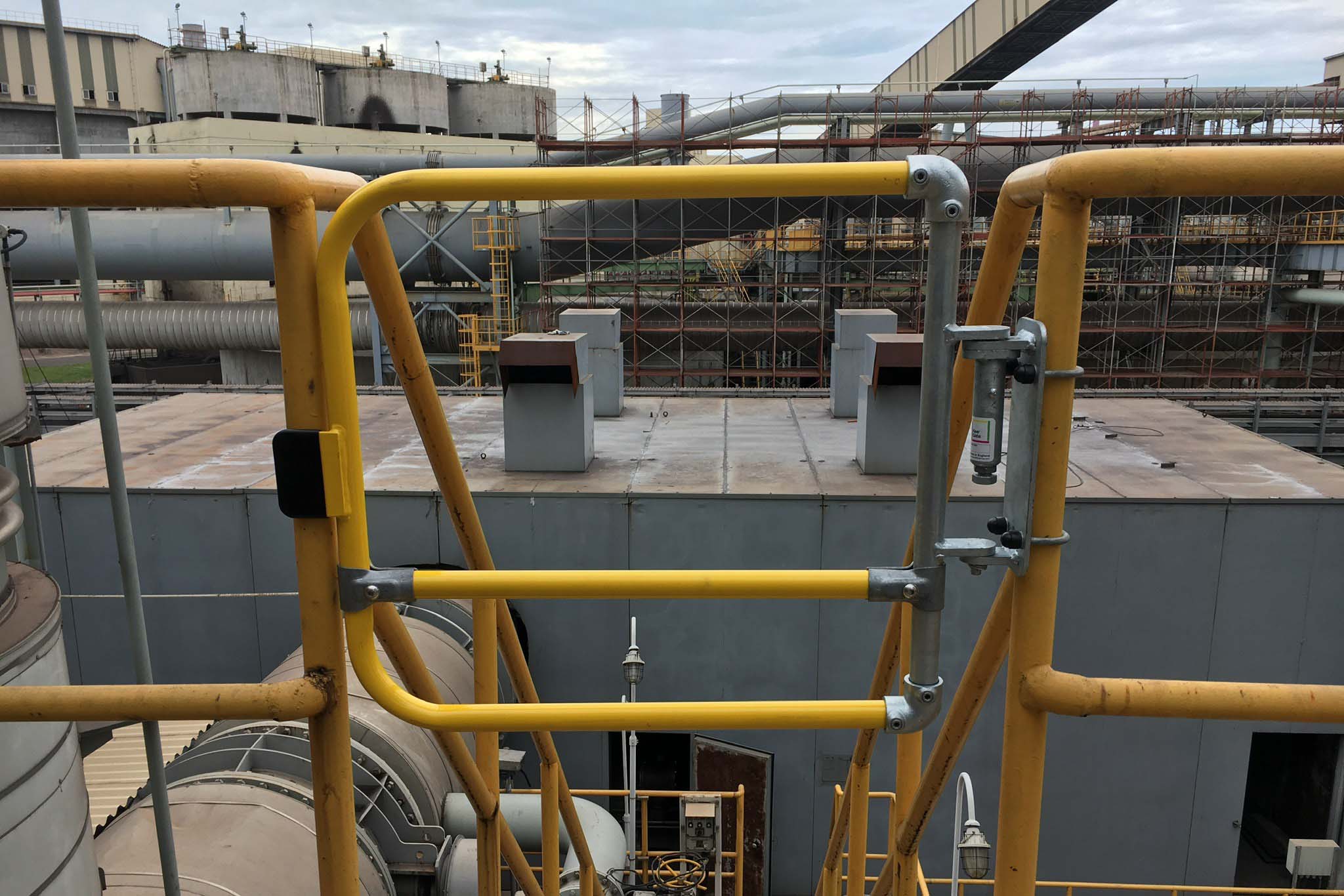 Self Closing Gate Petro Chemical Plant