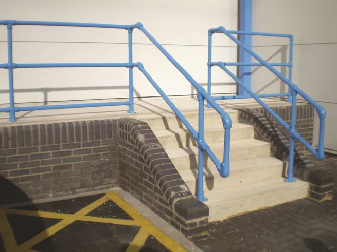 modular kee klamp handrail on stairs