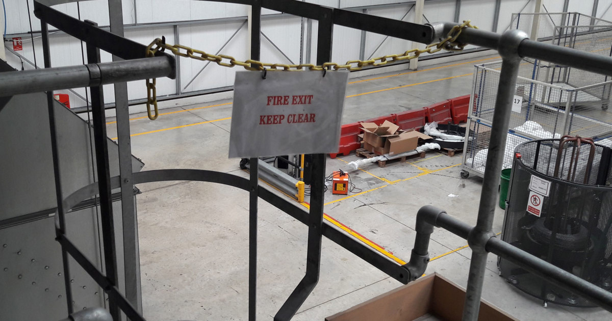 Safety Gates or Chains for Safe Access - Kee Safety