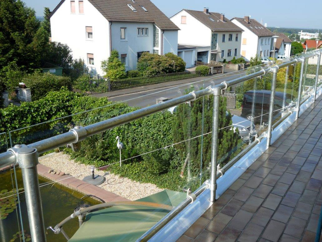 Kee Klamp Balustrade With Glass Panel 2