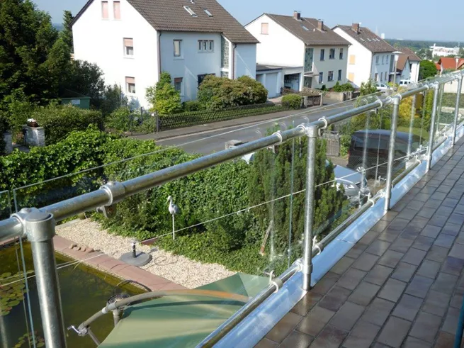 Kee Klamp balustrade with glass panel