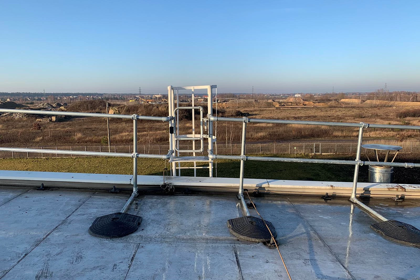 Rooftop guardrails for ladder access points