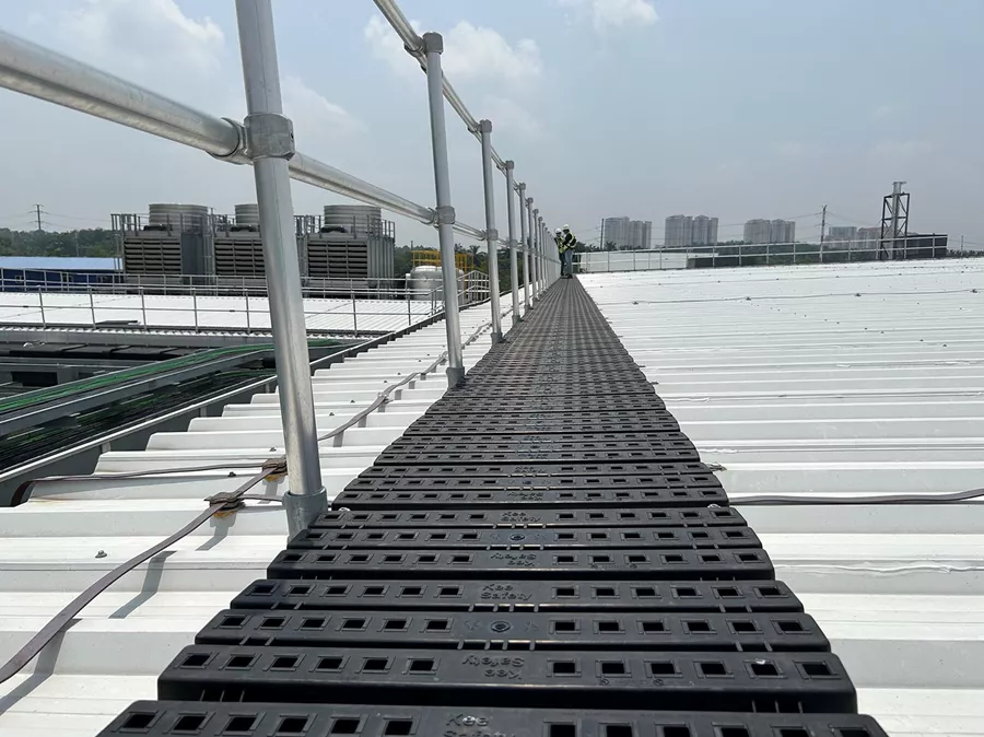 Kee Walk Roof Walkway With Aluminium Guardrail | Kee Walk Roof Walkway With Guardrail / Roof Walkway